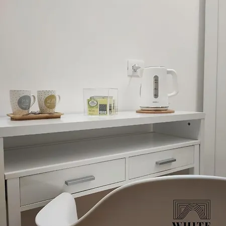 White Caves 招待所