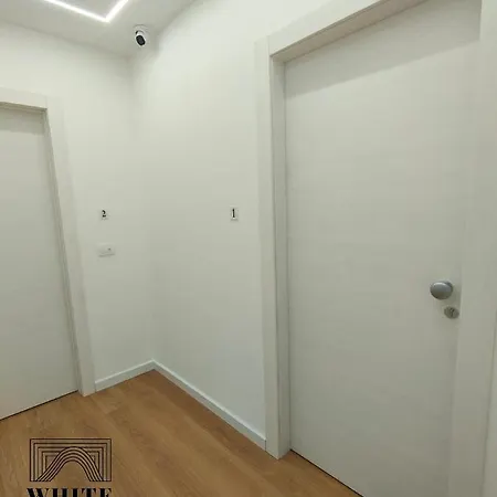 White Caves 招待所