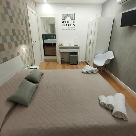 White Caves 招待所